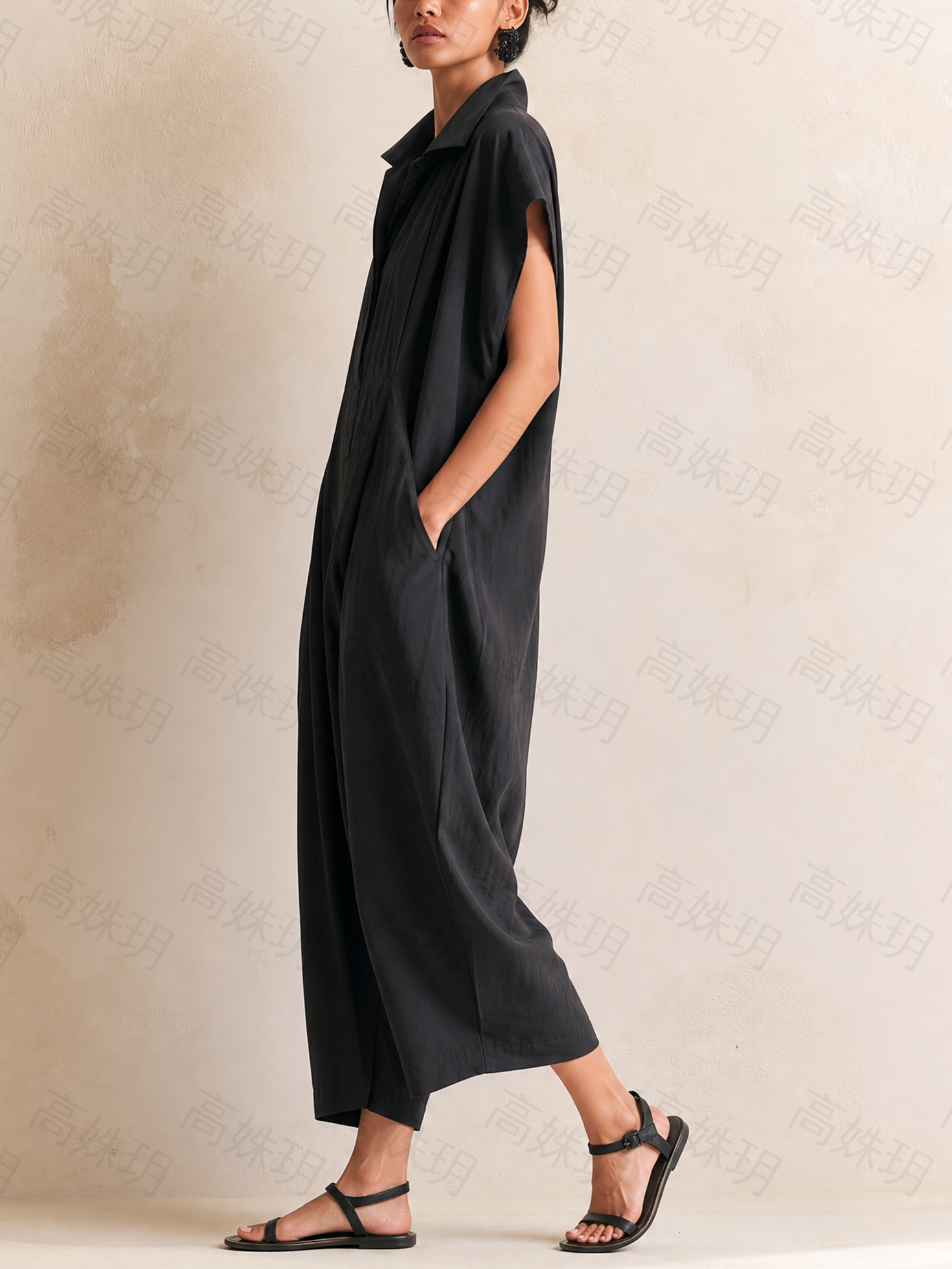 Women’s Dark Gray Minimalist Crinkled Cotton Blend Lapel V-Neck Sleeveless Loose Cropped Harem Jumpsuit with Side Pockets