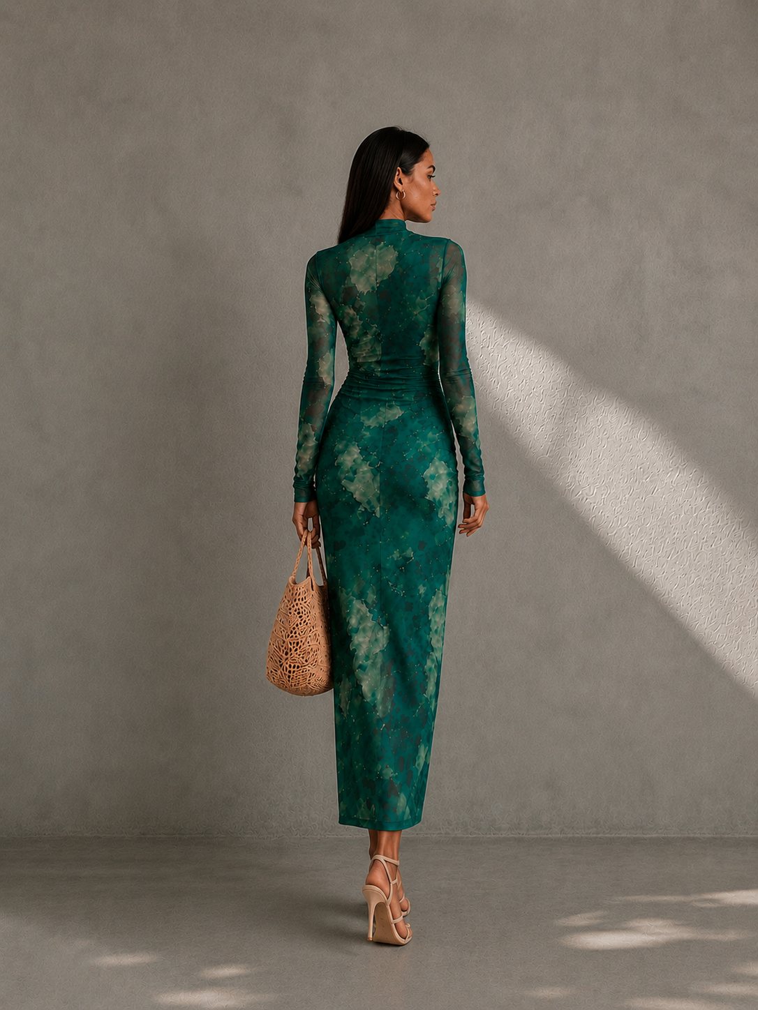 Vestido maxi slim de manga larga con cuello alto de malla floral para invitada de boda de primavera