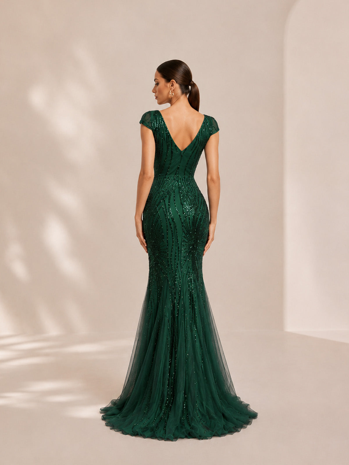 Women’s Emerald Green Vintage-Inspired Sequin V Neck Short Sleeve Mermaid Fit Maxi Evening Dress