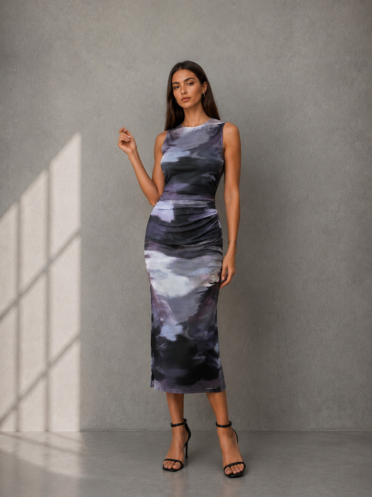 Vestido maxi slim de manga larga con cuello alto de malla floral para invitada de boda de primavera