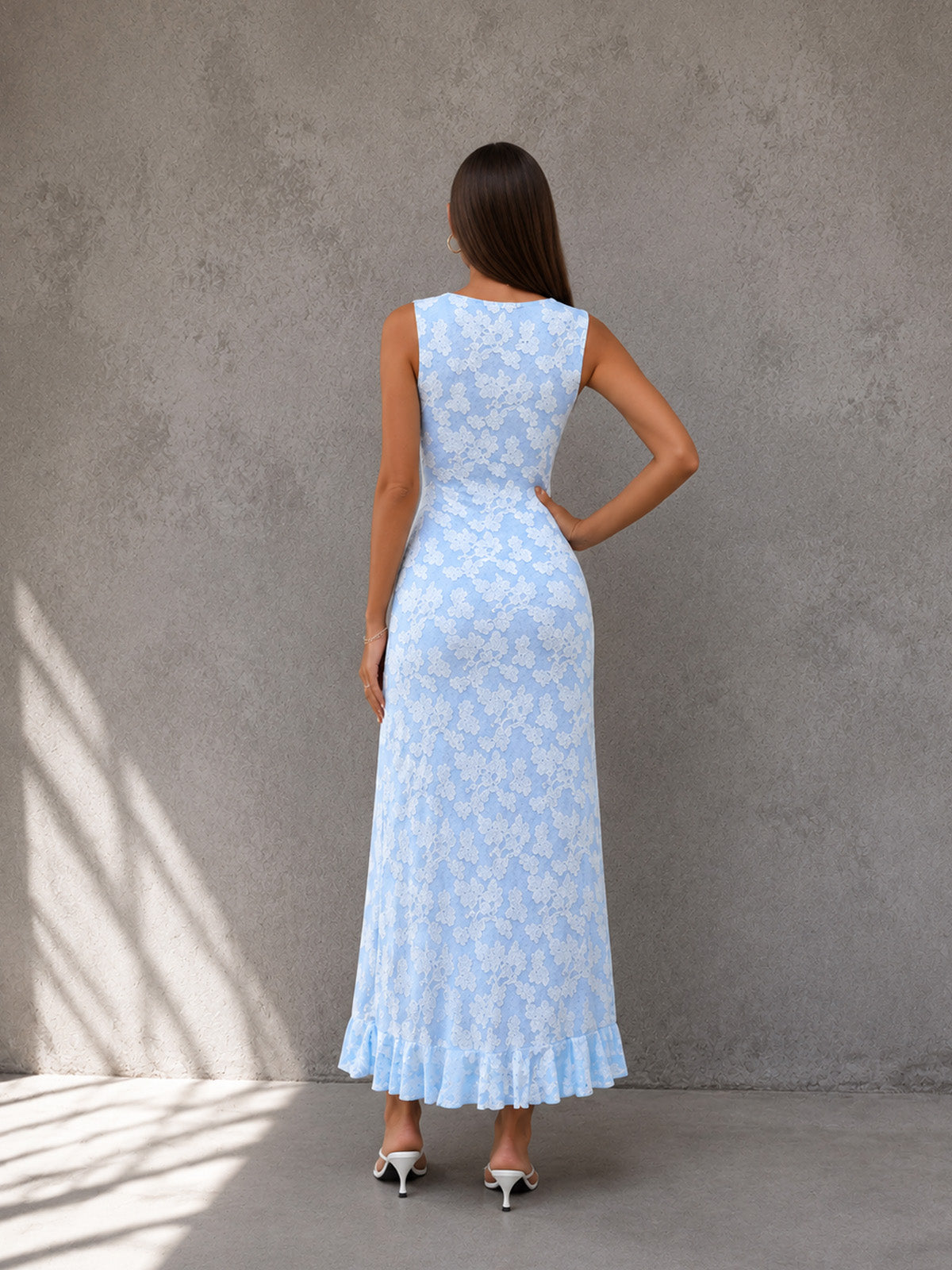 Women’s Romantic Lace Round Neck Sleeveless Slim Maxi Floral Dress