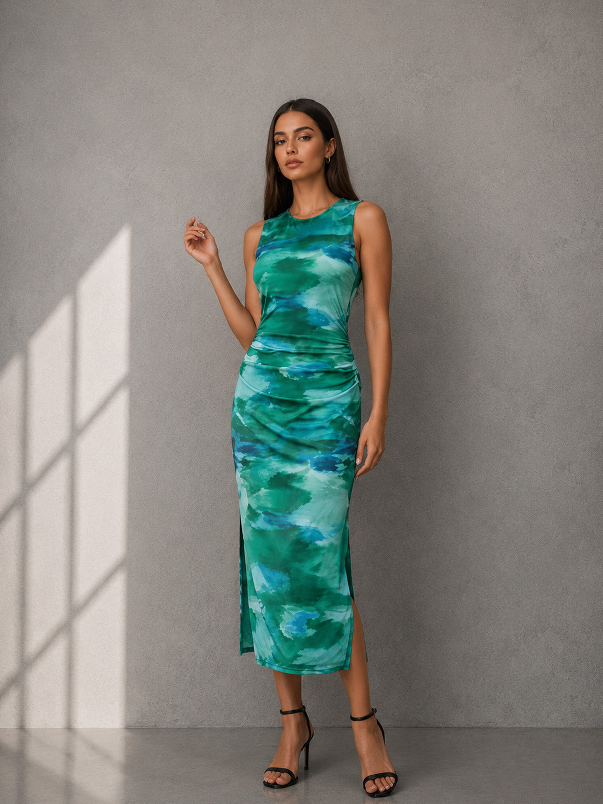 Vestido maxi slim de manga larga con cuello alto de malla floral para invitada de boda de primavera