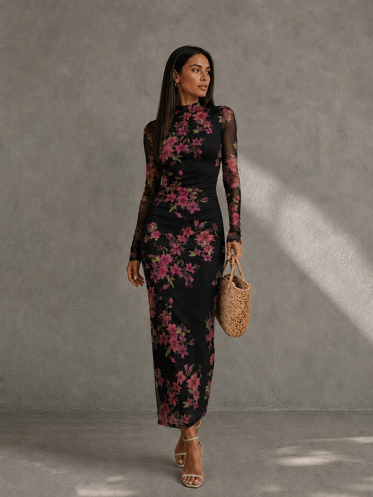 Vestido maxi slim de manga larga con cuello alto de malla floral para invitada de boda de primavera